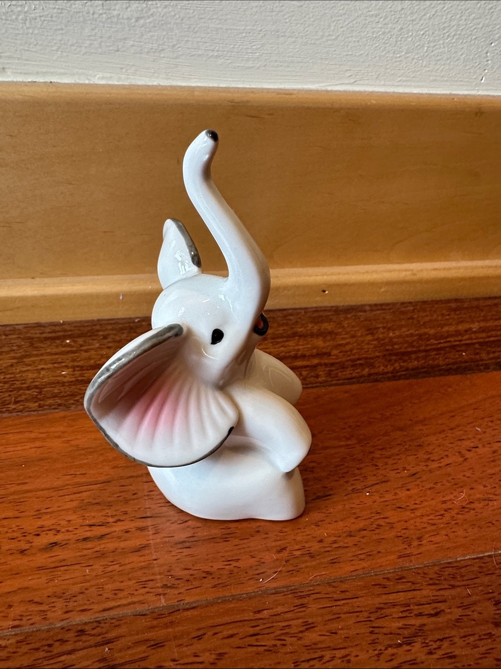 Ceramic White Elephant Ring Holder
